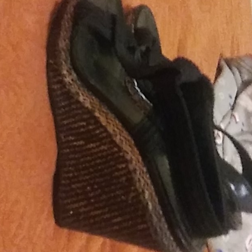 Heels - Picture 2 of 2